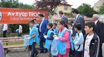 Temizlik Yapıp Resim Çizip Kitap Okudular