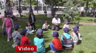Minik Öğrenciler Kışlada Askerlerle Saklambaç Oynadı