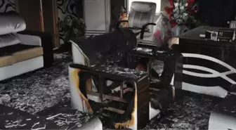 Belediye Başkanının Makam Odasını Yaktılar