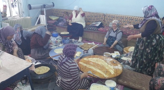 Cami Hayırına Gözleme Yaptılar