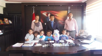 Minik Öğrenciler, Kaymakam Nuri Gezici'yi Ziyaret Etti