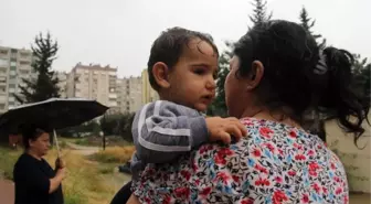 Evlerini Su Basan Anne ve Çocukları Botla Kurtarıldı