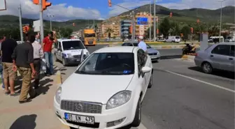 Sıkıştığı Araçtan İtfaiye Yardımıyla Kurtuldu
