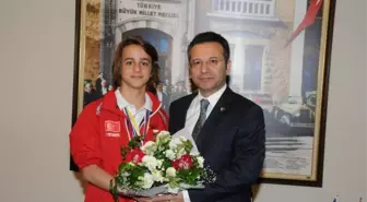 Vali Aksoy, Genç Sporcuyu Kabul Etti