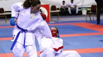 İzmir'de Karate Şöleni