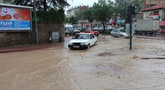 Beyşehir'de Aşırı Yağmur Su Baskınlarına Yol Açtı