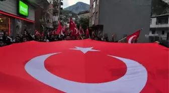 Gümüşhane'de Bayrağa Saygı Yürüyüşü