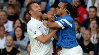 Yardım Maçında Edgar Davids, Jonathon Wilke'yle Yumruklaştı