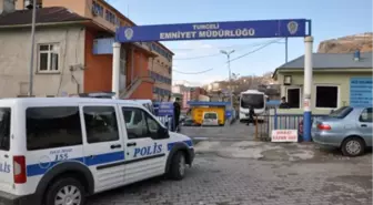 Tunceli Emniyet Binası Önünde Gözaltıları Protesto Eylemi