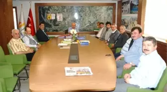 Başkan Şimşek, Başkan Saraoğlu'na 'Eskigediz Evleri' Maketi Hediye Etti