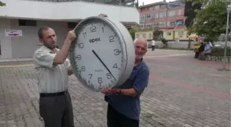Hayırsever Kulenin Saatlerini Yeniliyor
