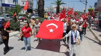 Urlalılar 'Bayrağa Saygı Yürüyüşü' Yaptı