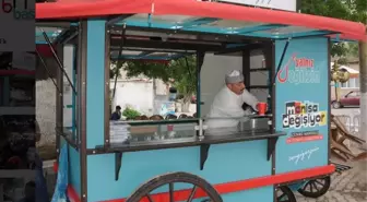 Büyükşehir Belediyesi'nden Mahallelilere Yemek