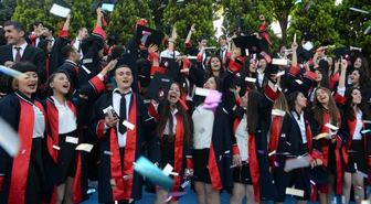 Genç İletişimcilerin Mezuniyet Sevinci
