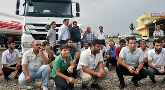 Rehin Şoförlerin Aileleri Oturma Eylemi Başlattı