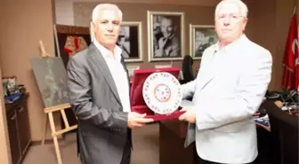 Bozbey'e Geleneksel Spor'dan Plaket