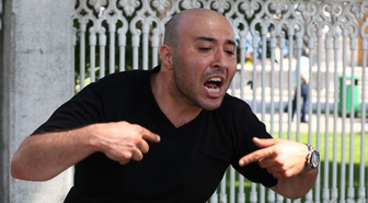 Dolmabahçe Sarayı Önünde Kendisini Yakmak İstedi