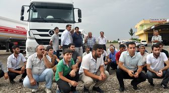 Rehin Şoförlerin Aileleri Oturma Eylemi Başlattı