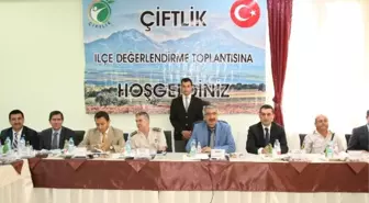 Vali Kılıç Çiftlik'te Toplantı Yaptı