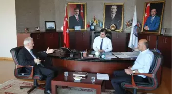 Eski Başkan Yakış'tan, Belediye Başkanı Yemenici'ye Ziyaret