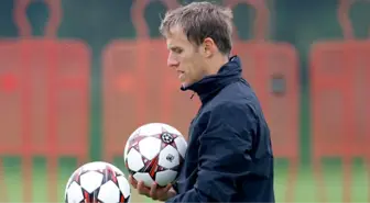 Phil Neville, Yorumları Nedeniyle Tepki Çekti