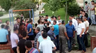 Öfkeli Polis' Mahalleliyi Ayağa Kaldırdı