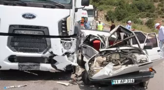 Bilecik'te Otomobil Tırın Altına Girdi: 1 Ölü, 1 Ağır Yaralı