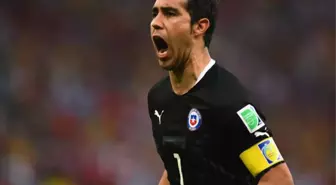 Barcelona Claudio Bravo'yu Bitiriyor