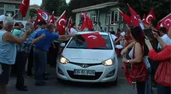 İzmir'de Tahliye Edilen Balyoz Sanıkları Aileleriyle Kucaklaştı