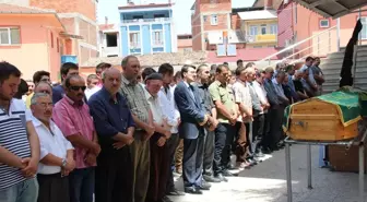 Kalbine Yenik Düşen Okul Müdürü Son Yolculuğuna Uğurlandı