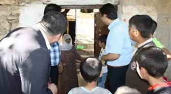 Kaymakam Esnafa Kandil Simidi Dağıttı