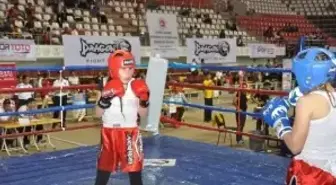 Kickboks Türkiye Şampiyonası'nın İlk Gününde Gaziantep Şampiyon Çıkardı