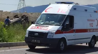 Turgutlu'da Hafif Ticari Araç Takla Attı: 3 Yaralı