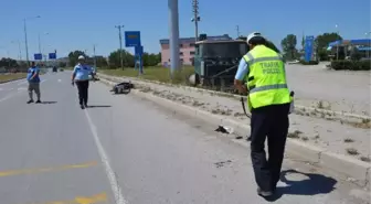 Traktörle Motosiklet Çarpıştı: 1 Yaralı