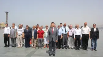 DSP İzmir'in Yeni Yönetimi Atatürk Anıtı'na Çelenk Koydu