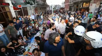 Antikapitalist Müslümanlar ile Polis Arasında Gerginlik