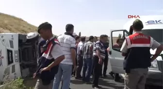 Cenaze Dönüşü Midibüs Devrildi : 7 Yaralı