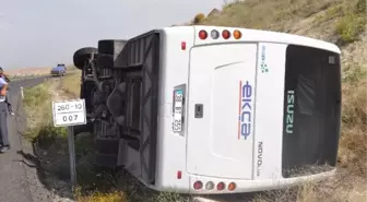 Kayseri-Ankara Karayolunda Minibüs Devrildi: 8 Yaralı