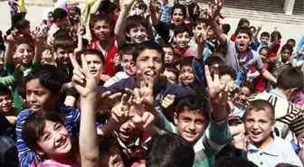 Mardin'de Eğitim Gören Suriyeli Çocuklar Karnelerini Aldı