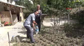 Susuz Kalan Mahalleli Yolu Trafiğe Kapattı