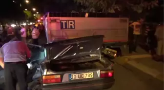 Otomobil Park Halindeki TIR'ın Altına Girdi: 2 Ölü, 1 Yaralı