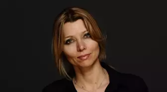 Elif Şafak'tan Alevilere Hakaret Eden Ders Kitabına Tepki