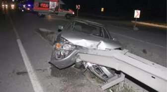 Samsun'da Otomobil Bariyere Çarptı: 5 Yaralı