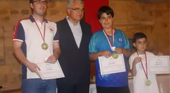 Satranç Turnuvasında Dereceye Giren Sporcular Ödüllendirildi