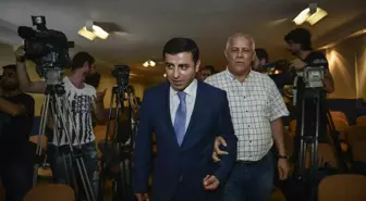 Cumhurbaşkanı Adayı ve Hdp Eş Genel Başkanı Demirtaş'tan Altı Nokta Körler Derneği'ne Ziyaret