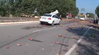 Tokat'ta Karpuz Kamyonu Mermer Kamyonuyla Çarpıştı