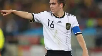 Löw: Lahm Aynen Devam