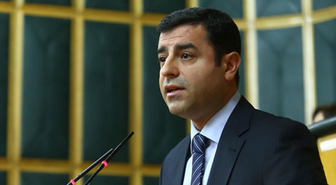HDP'li Demirtaş, Teyzesi ve Teyzesinin Gelininin Taziyelerine Katıldı