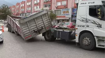 Seyir Halindeki Tır'ın Dorsesi Yerinden Çıktı