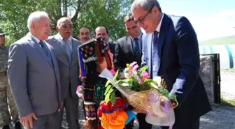 Vali Deniz, Damal ve Hanak İlçelerini Ziyaret Etti